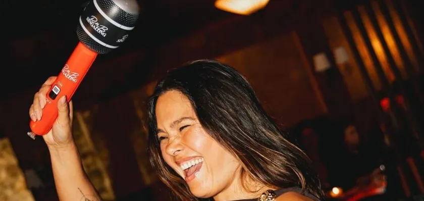 Pitch my single friend 🎤💜